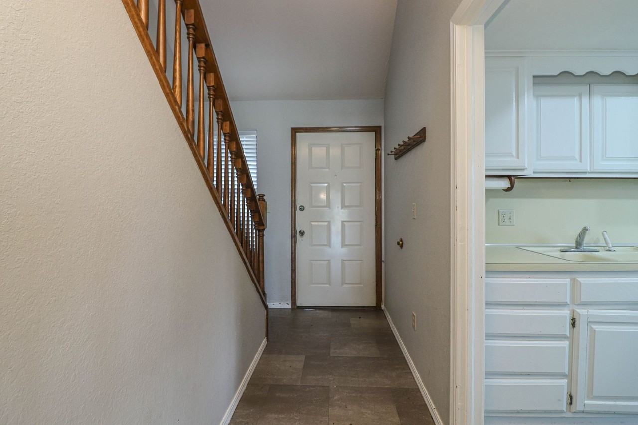 2831 W 67th St - Photo 2 of 36