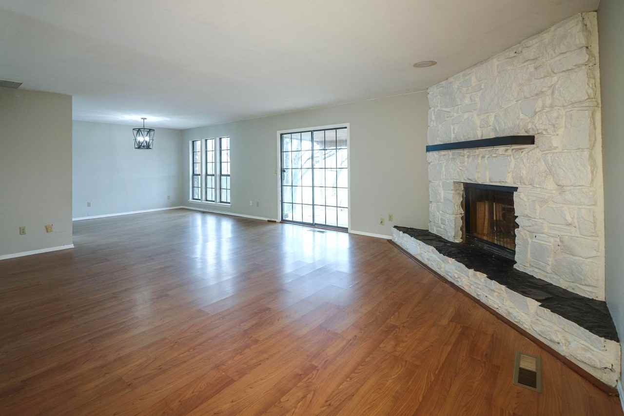 2831 W 67th St - Photo 3 of 36