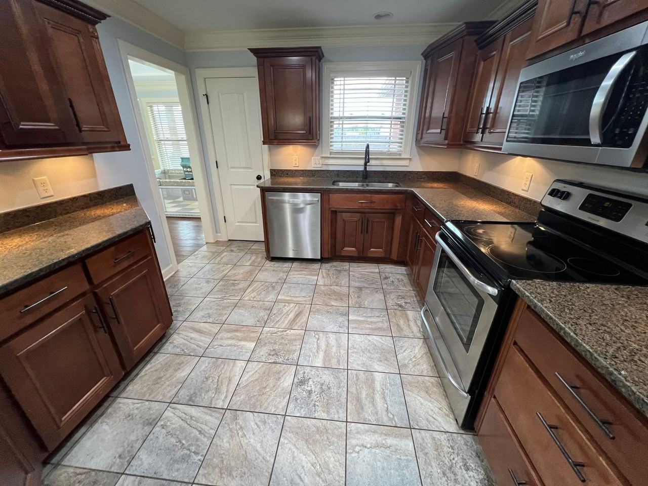 300 Madison Ave - Photo 2 of 20