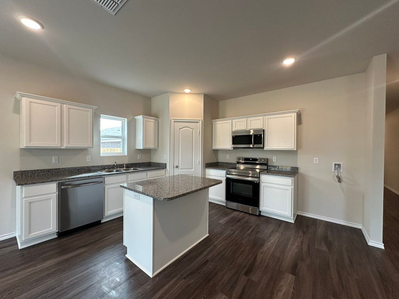 1102 Mayme Ct - Photo 7 of 23