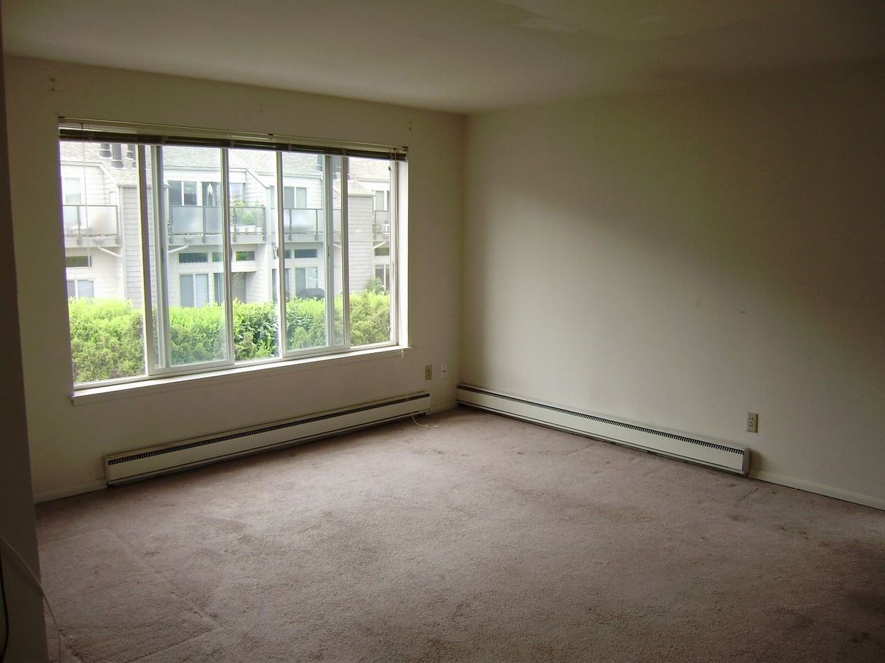 7407 Sand Point Way Ne - Photo 2 of 5