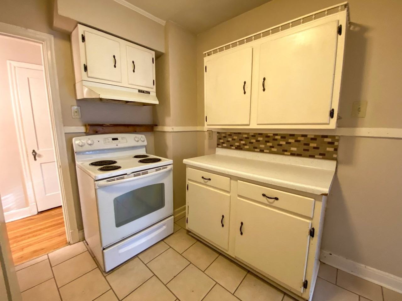 3863 Spottswood Avenue - Photo 5 of 18