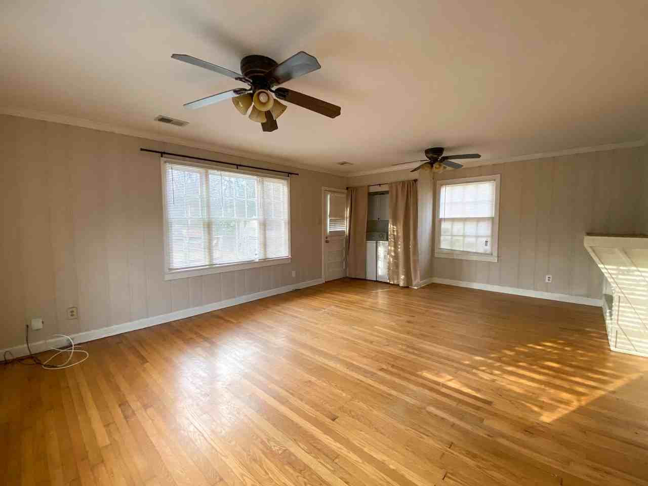 3863 Spottswood Avenue - Photo 6 of 18