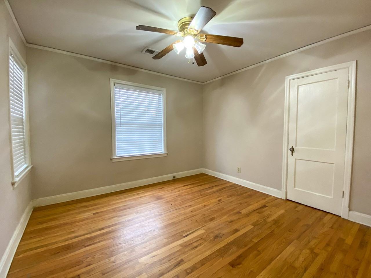 3863 Spottswood Avenue - Photo 7 of 18