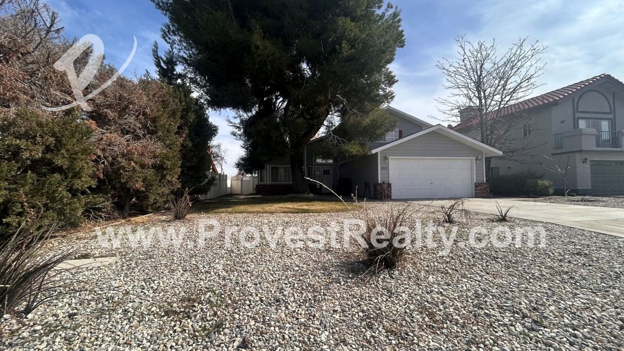 12825 Amberwood Ln - Photo 3 of 20