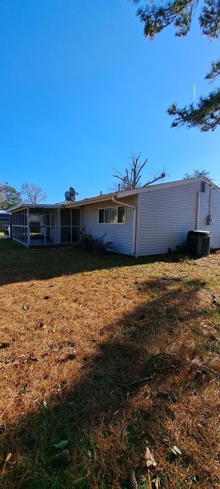 1198 Jarrett Rd - Photo 2 of 15