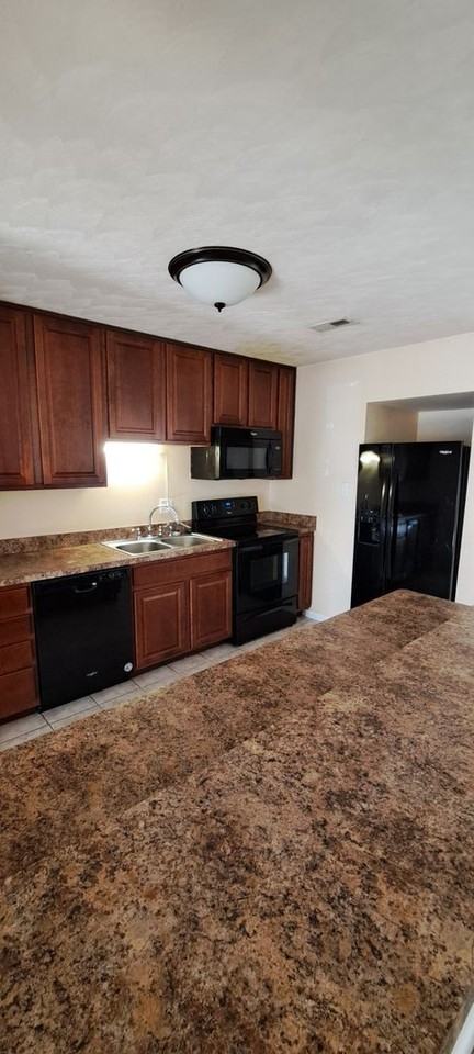 1198 Jarrett Rd - Photo 3 of 15