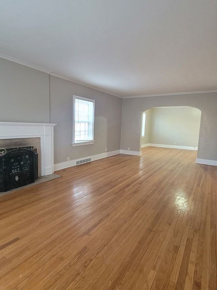 409 S 38th Ave - Photo 2 of 13