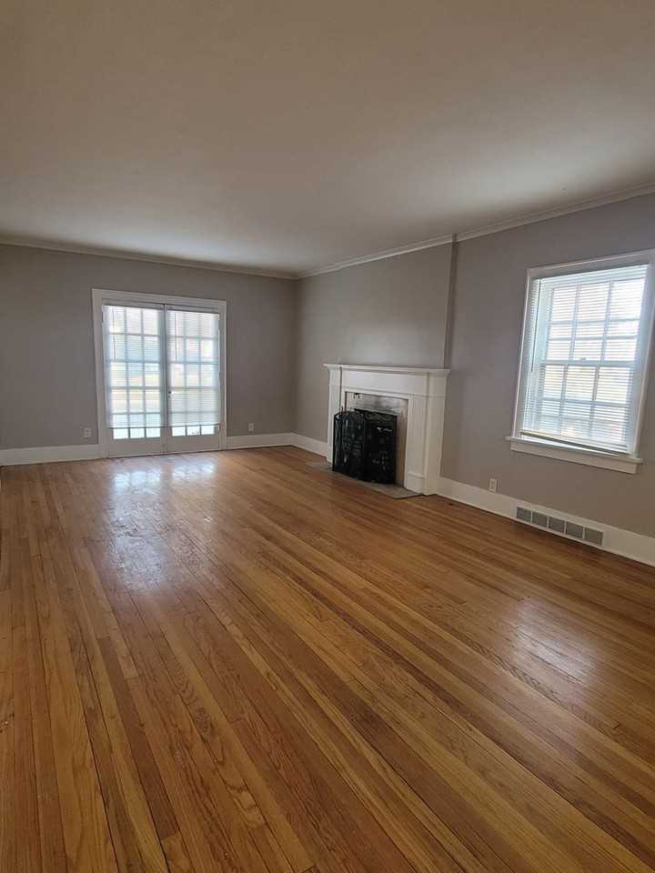 409 S 38th Ave - Photo 3 of 13