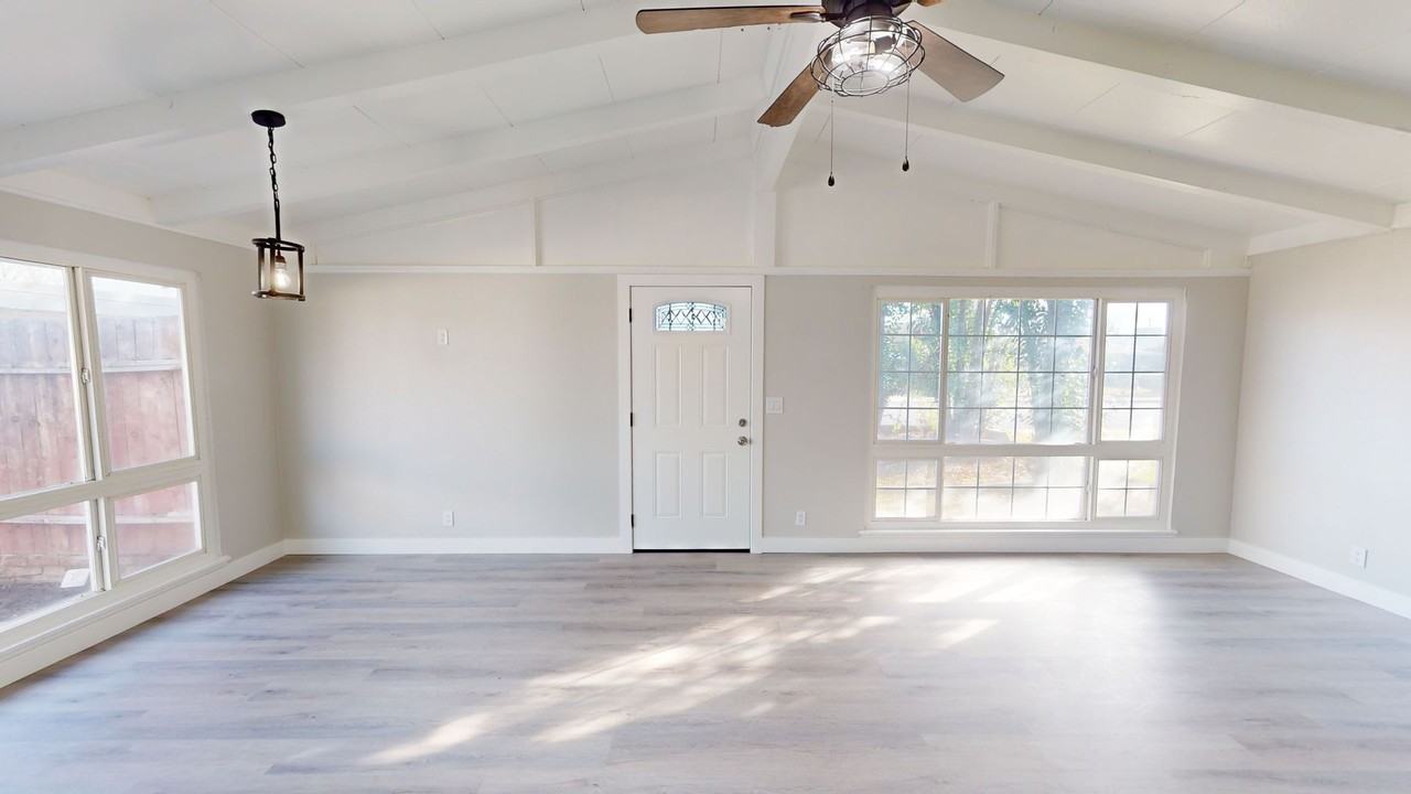 1645 Bette St - Photo 3 of 33