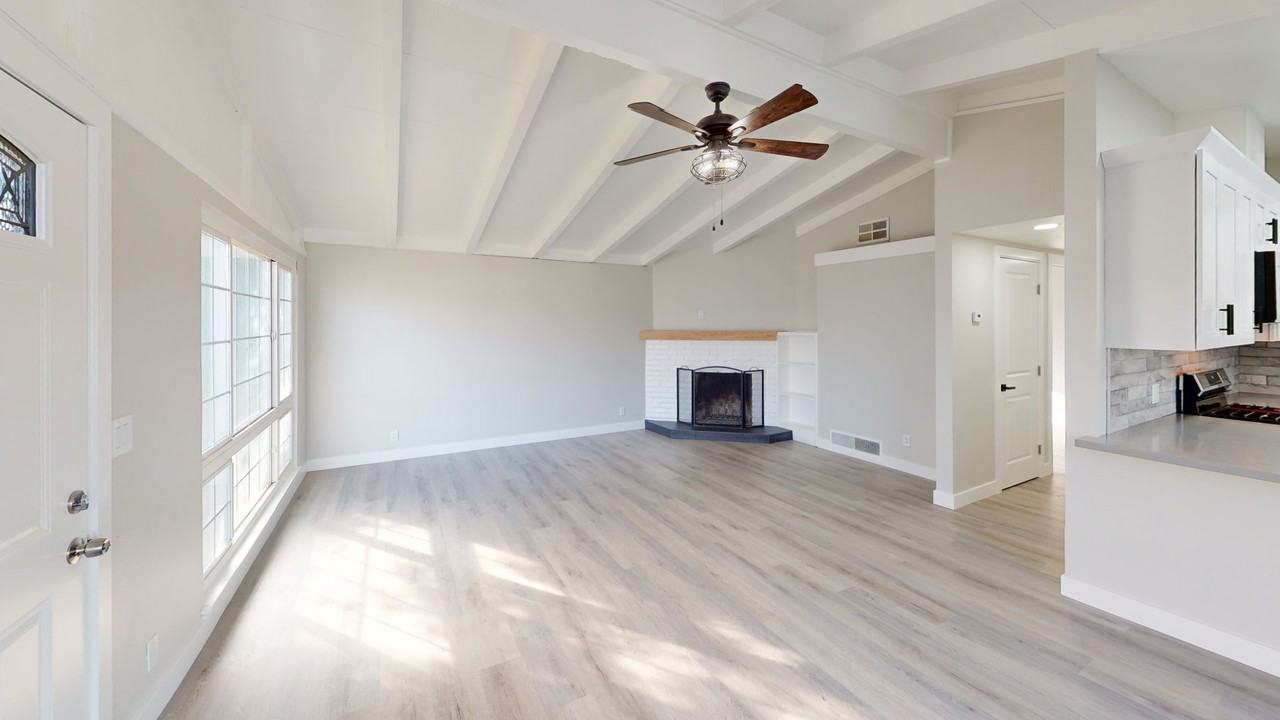 1645 Bette St - Photo 5 of 33