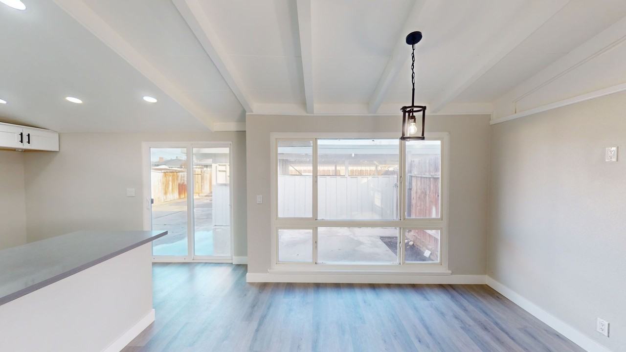 1645 Bette St - Photo 6 of 33