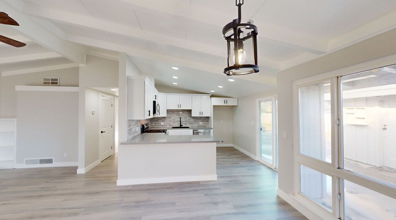 1645 Bette St - Photo 7 of 33