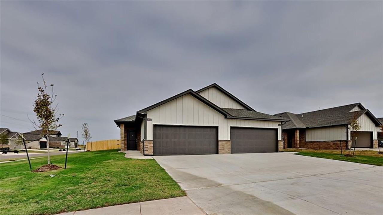 9341 Nw 125th St - Photo 2 of 23