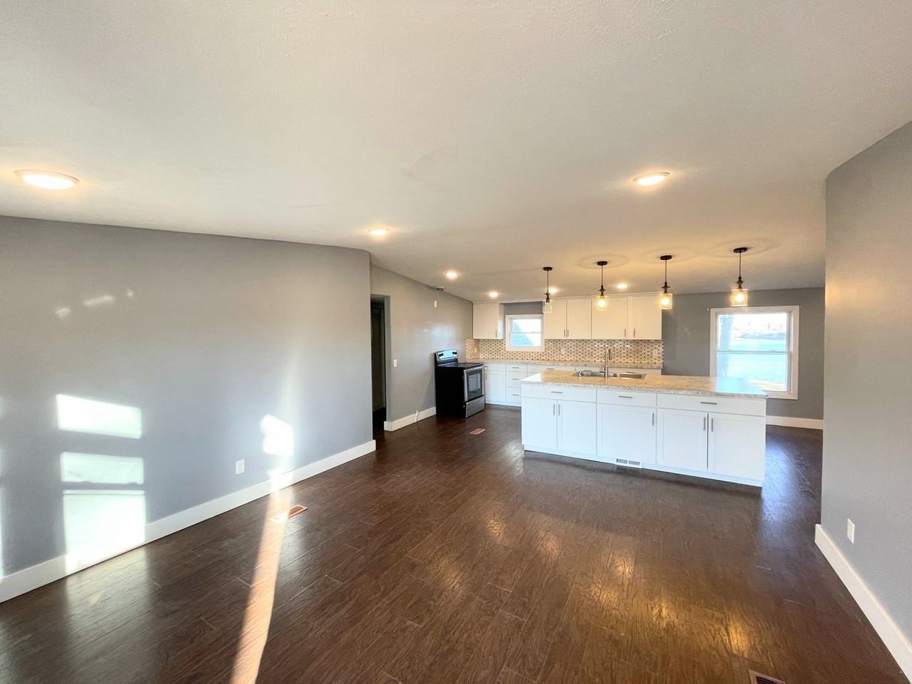 1106 S Lorraine St - Photo 2 of 40