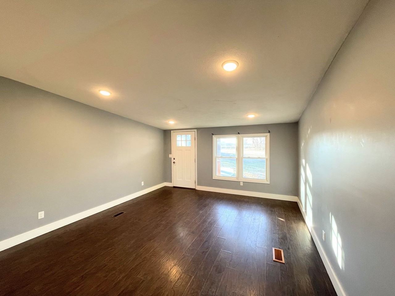 1106 S Lorraine St - Photo 3 of 40