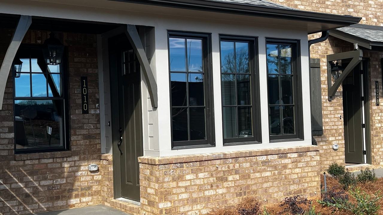 1010 Windsor Dr - Photo 4 of 39