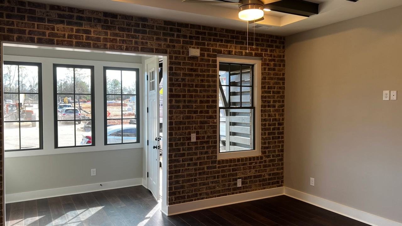 1010 Windsor Dr - Photo 6 of 39