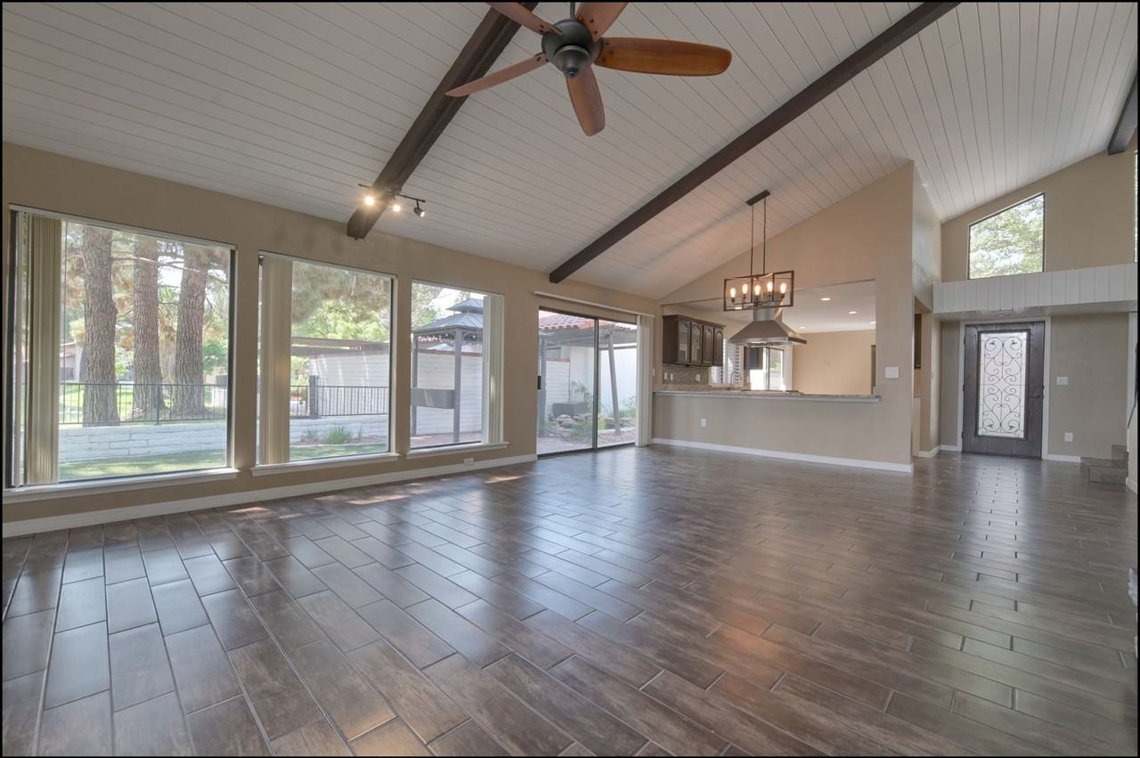 805 Lakeway Dr - Photo 2 of 50