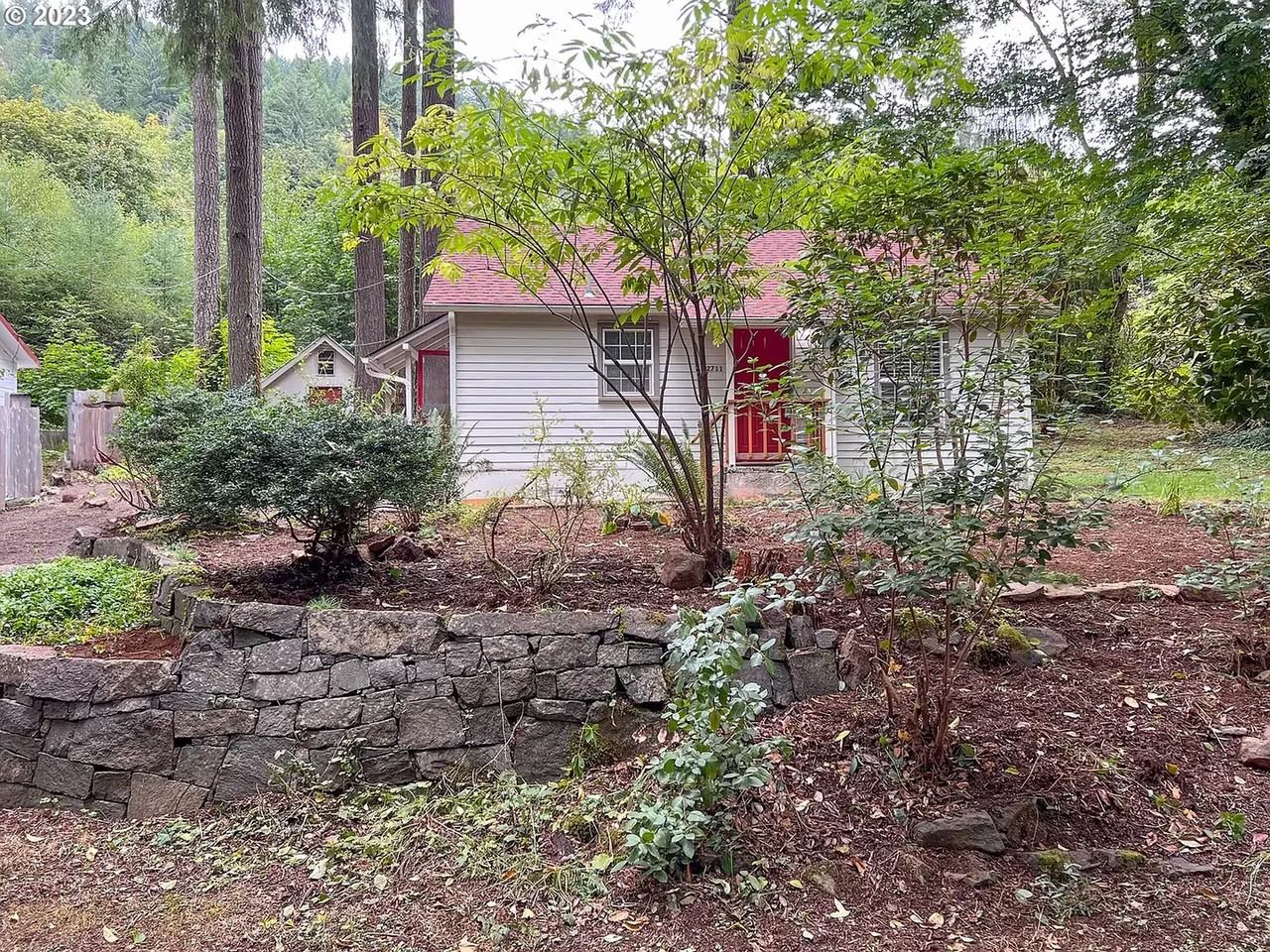 12711 Village Rd - Photo 3 of 19