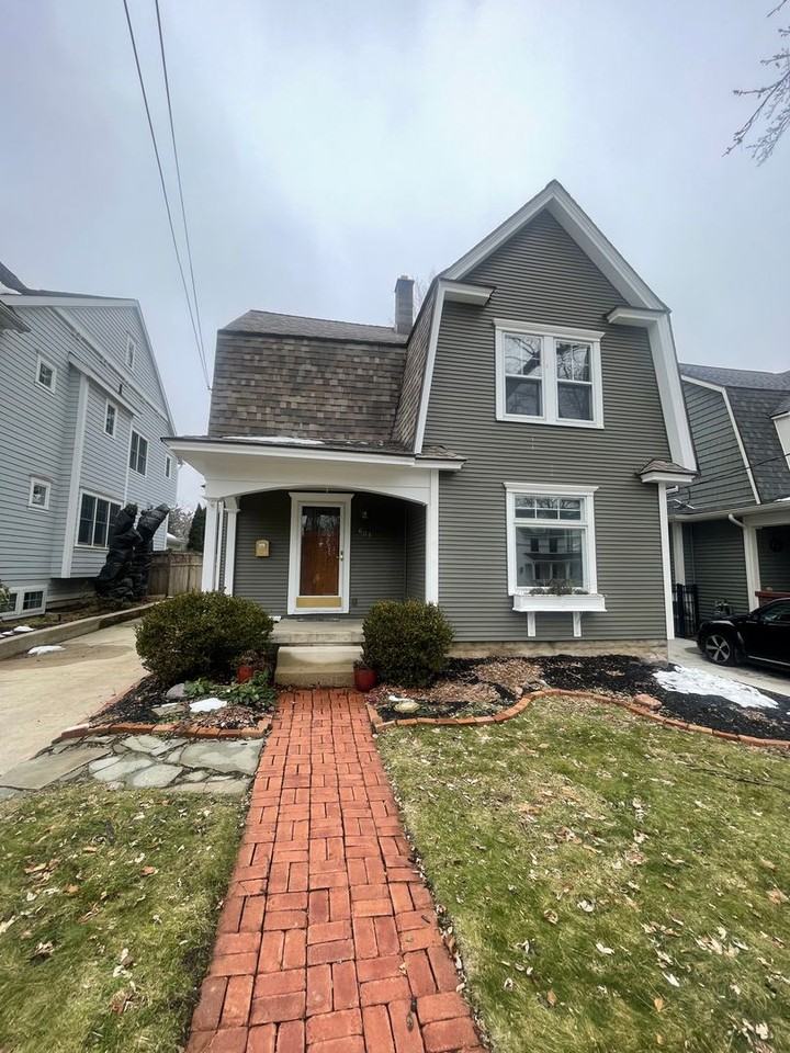 601 Greenwood Ave Se - Photo 3 of 26