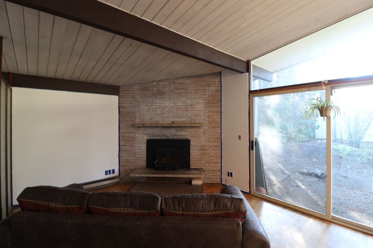 1977 Ne 8th Ave - Photo 2 of 10