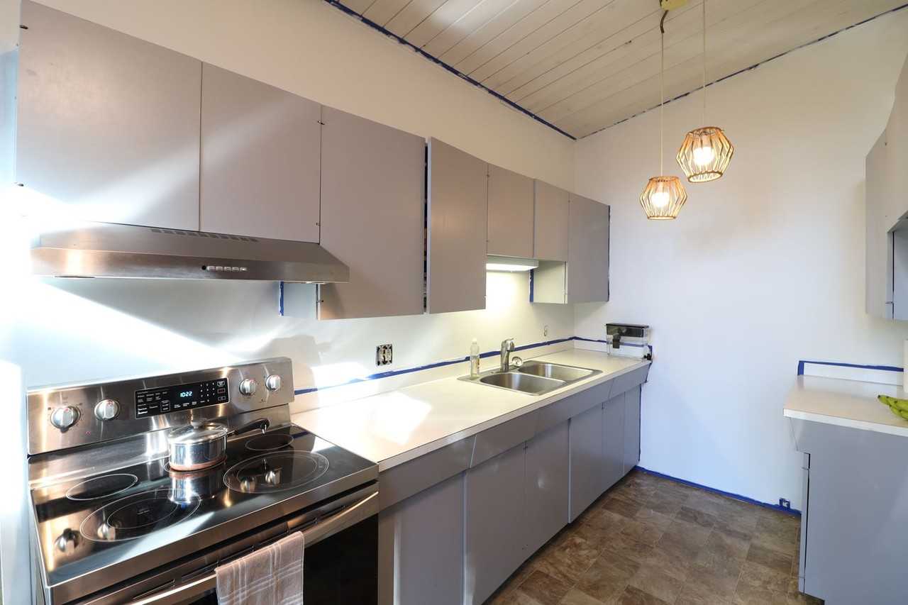 1977 Ne 8th Ave - Photo 3 of 10