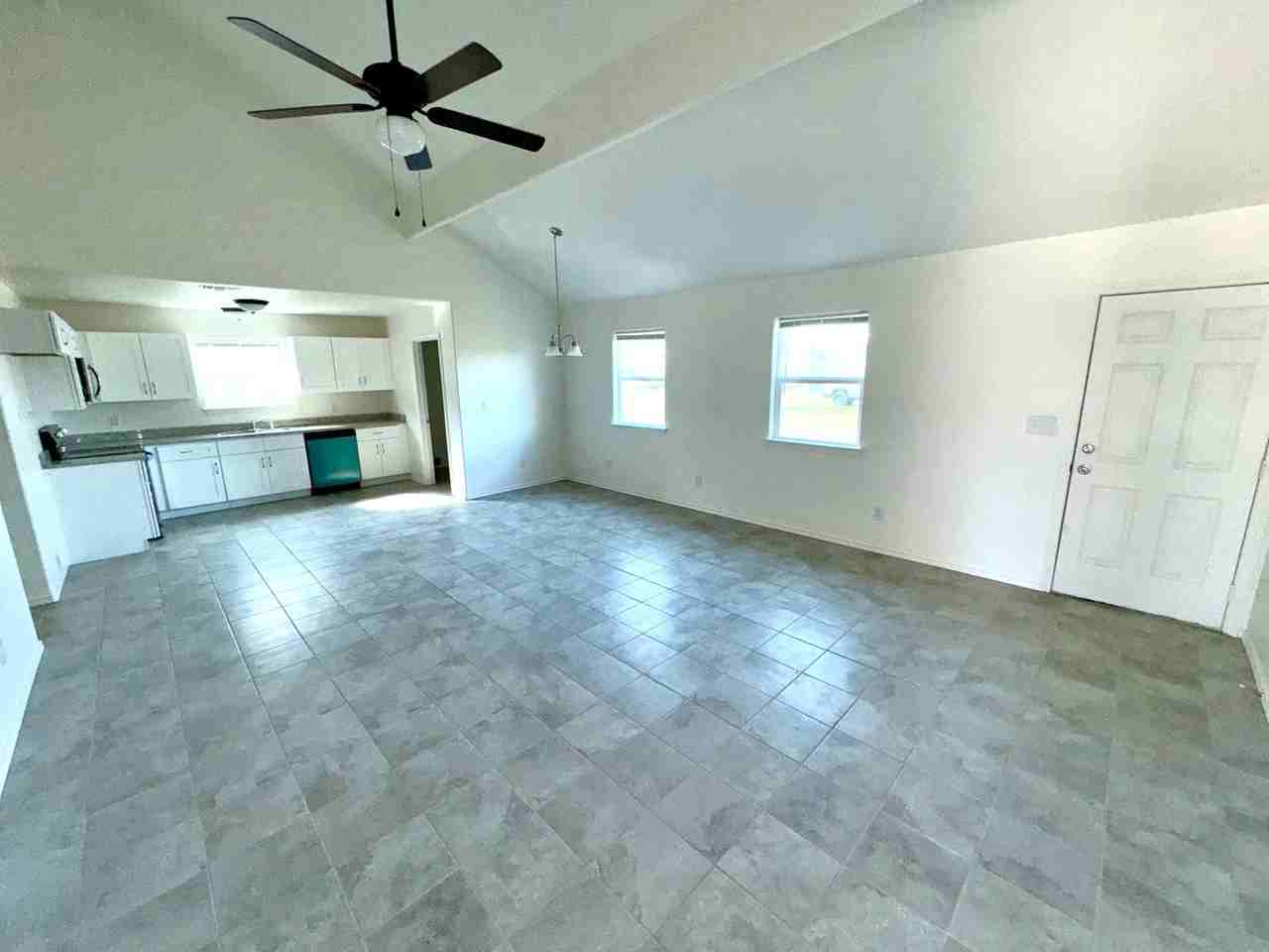 413 Whitney Ct - Photo 2 of 9