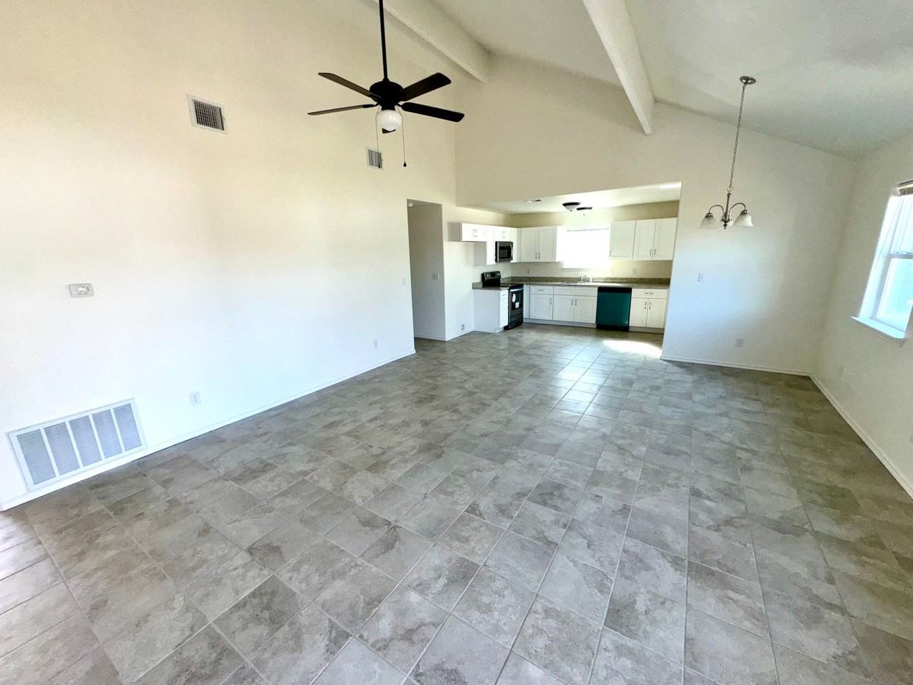 413 Whitney Ct - Photo 3 of 9