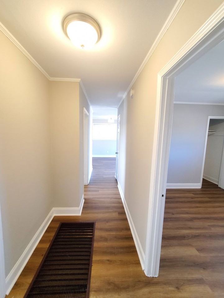 131 Goff St - Photo 3 of 10