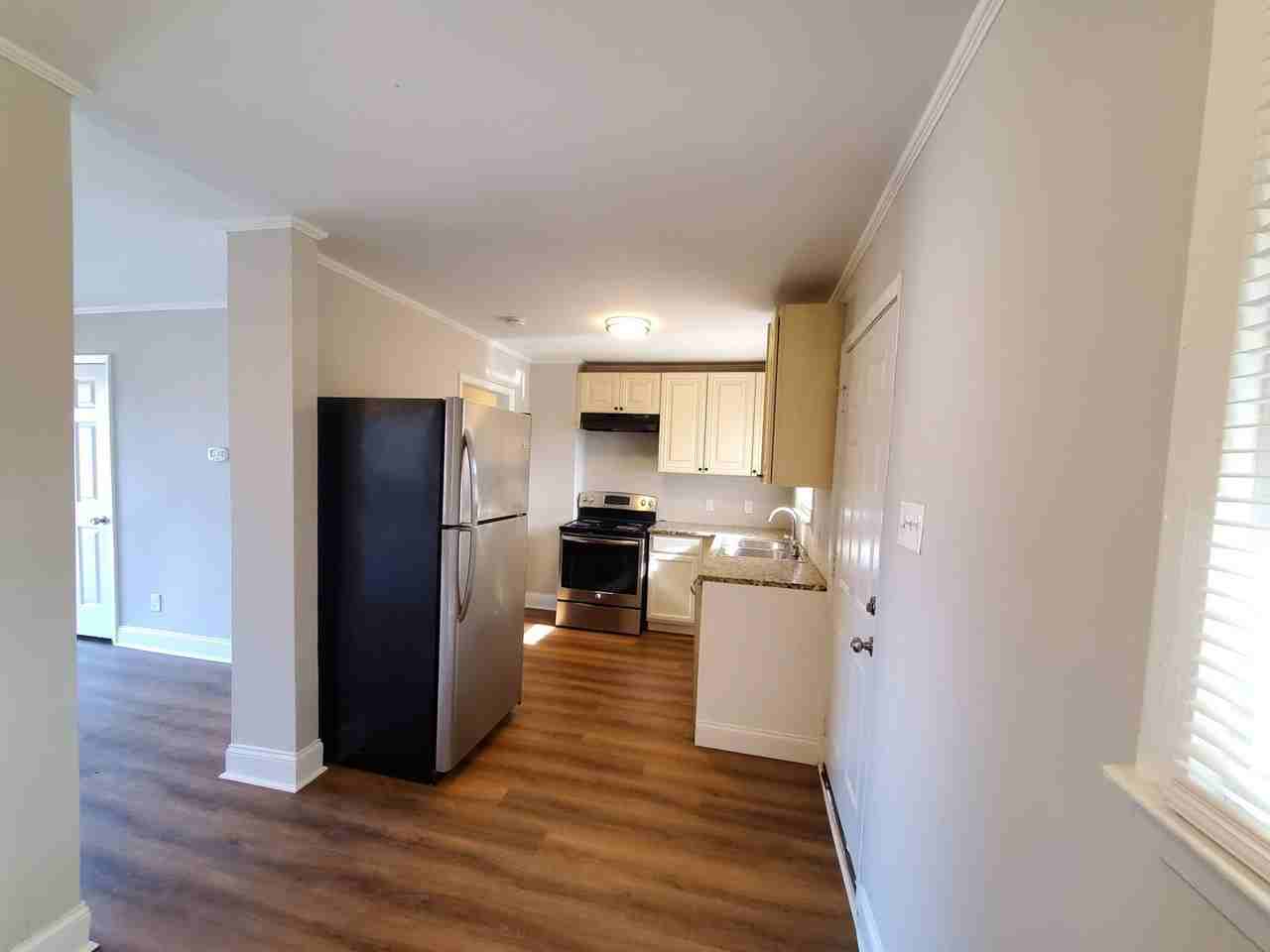 131 Goff St - Photo 4 of 10