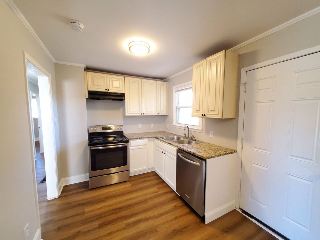 131 Goff St - Photo 5 of 10