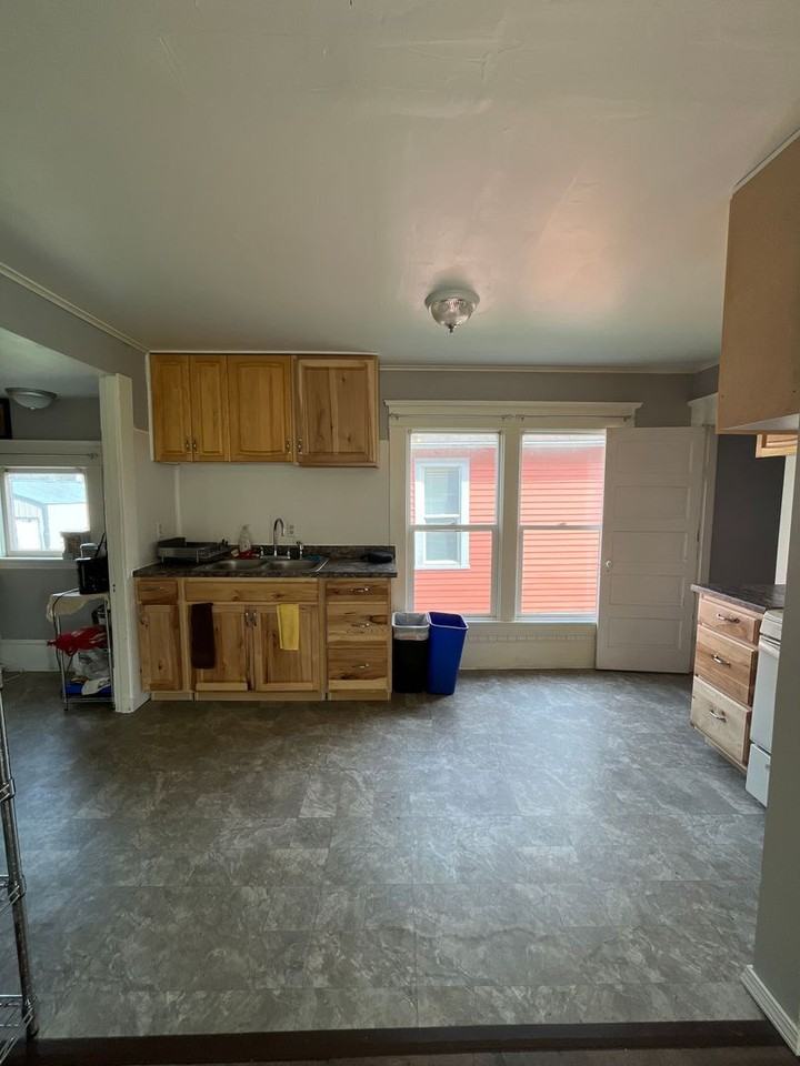 415 Lakeway Dr - Photo 3 of 8