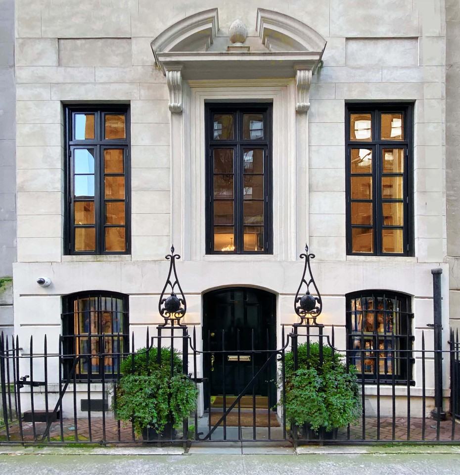 236 E 49th St #TH - Photo 2 of 28