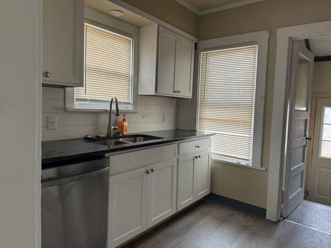 21134 Northwood Ave - Photo 2 of 8