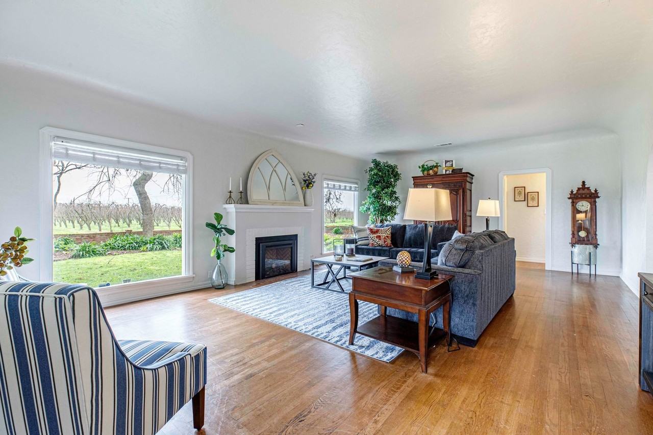 6213 Leedom Rd - Photo 2 of 32