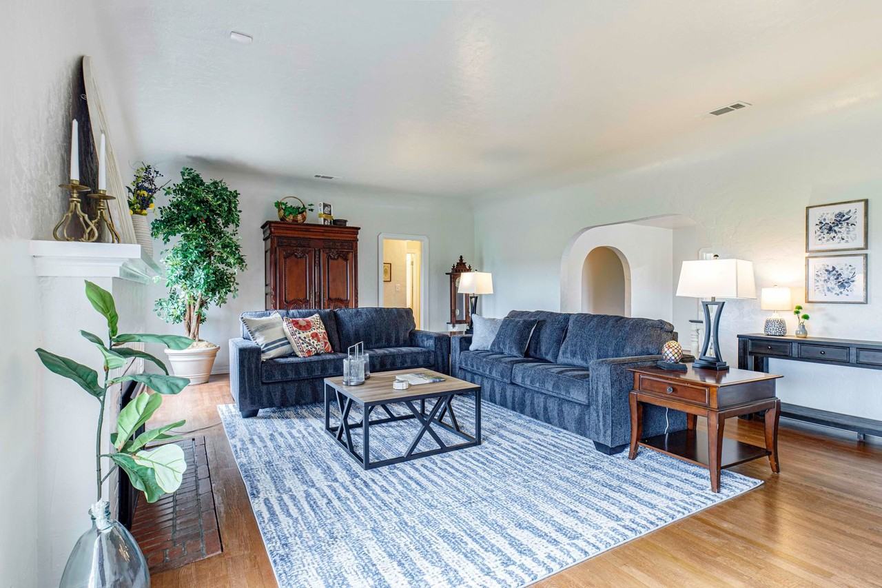 6213 Leedom Rd - Photo 3 of 32