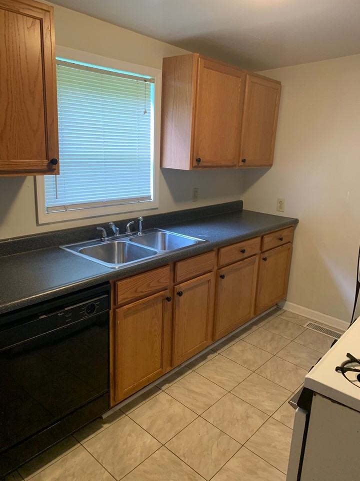 329 Oldham Ave - Photo 5 of 27