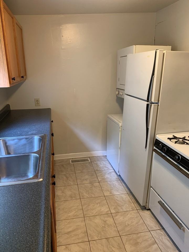 329 Oldham Ave - Photo 6 of 27