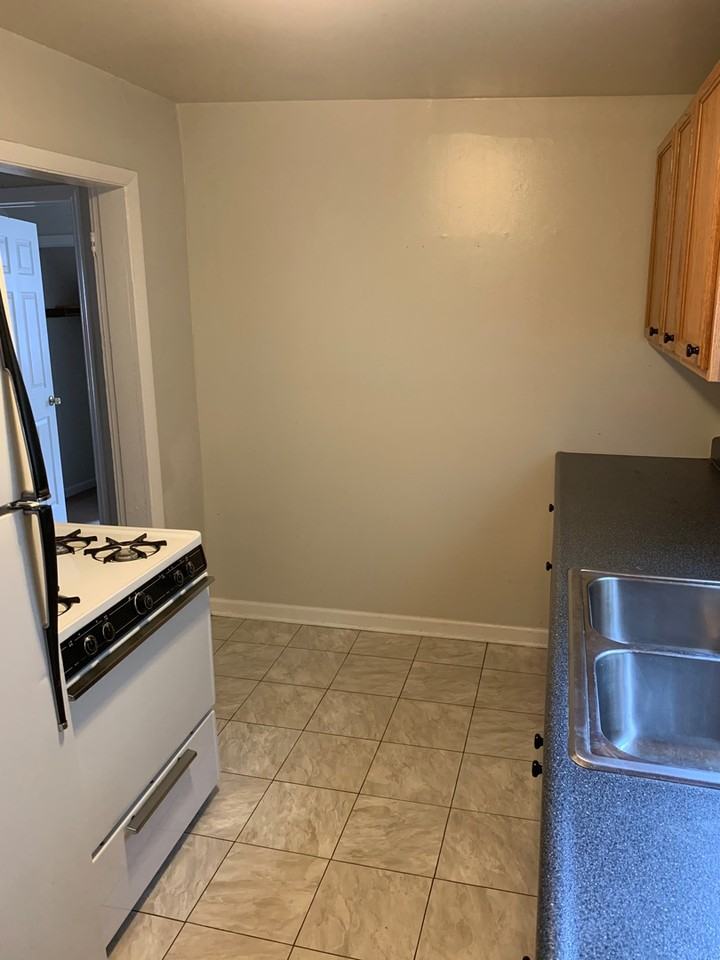 329 Oldham Ave - Photo 7 of 27