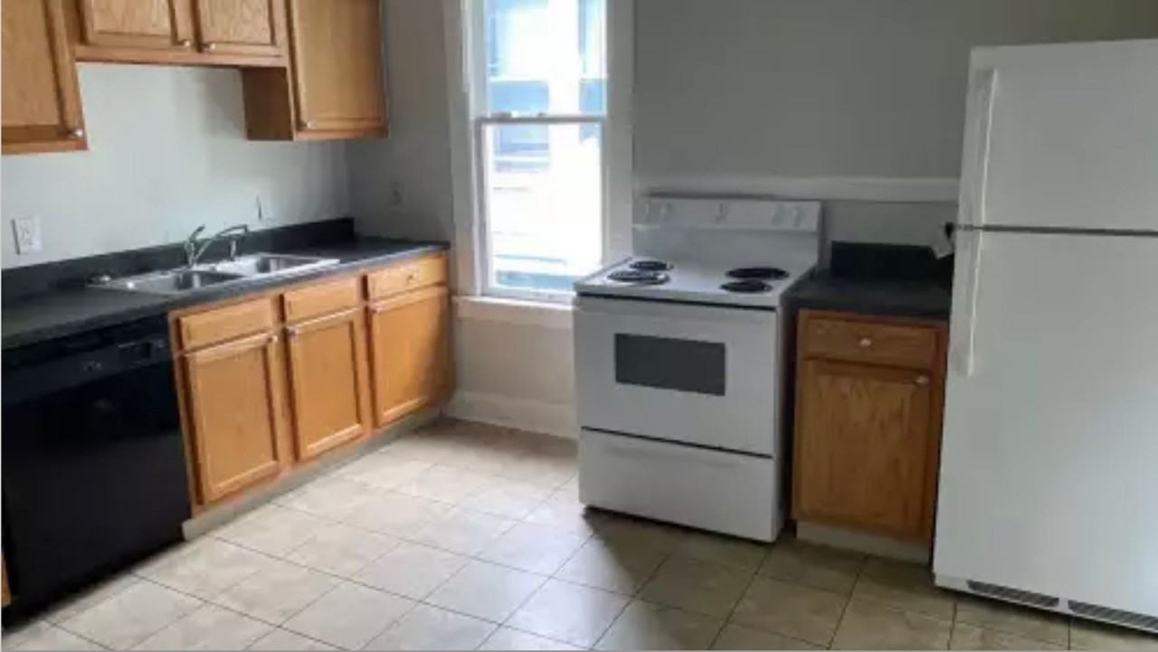 364 Oldham Avenue - Photo 4 of 23