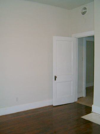 364 Oldham Avenue - Photo 6 of 23