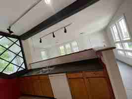 featured image of 418 E Maxwell St