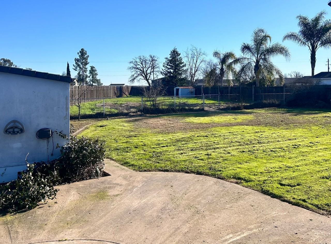 13726 Pinto Ln - Photo 3 of 24