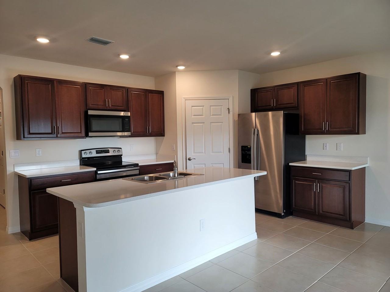 337 Sw 30th Ave - Photo 3 of 23