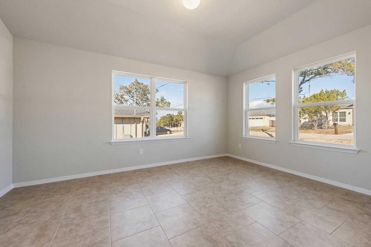 4302 Lindberg Ln - Photo 5 of 19