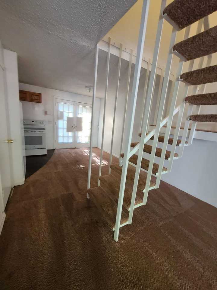 3813 Parklane Dr - Photo 2 of 8