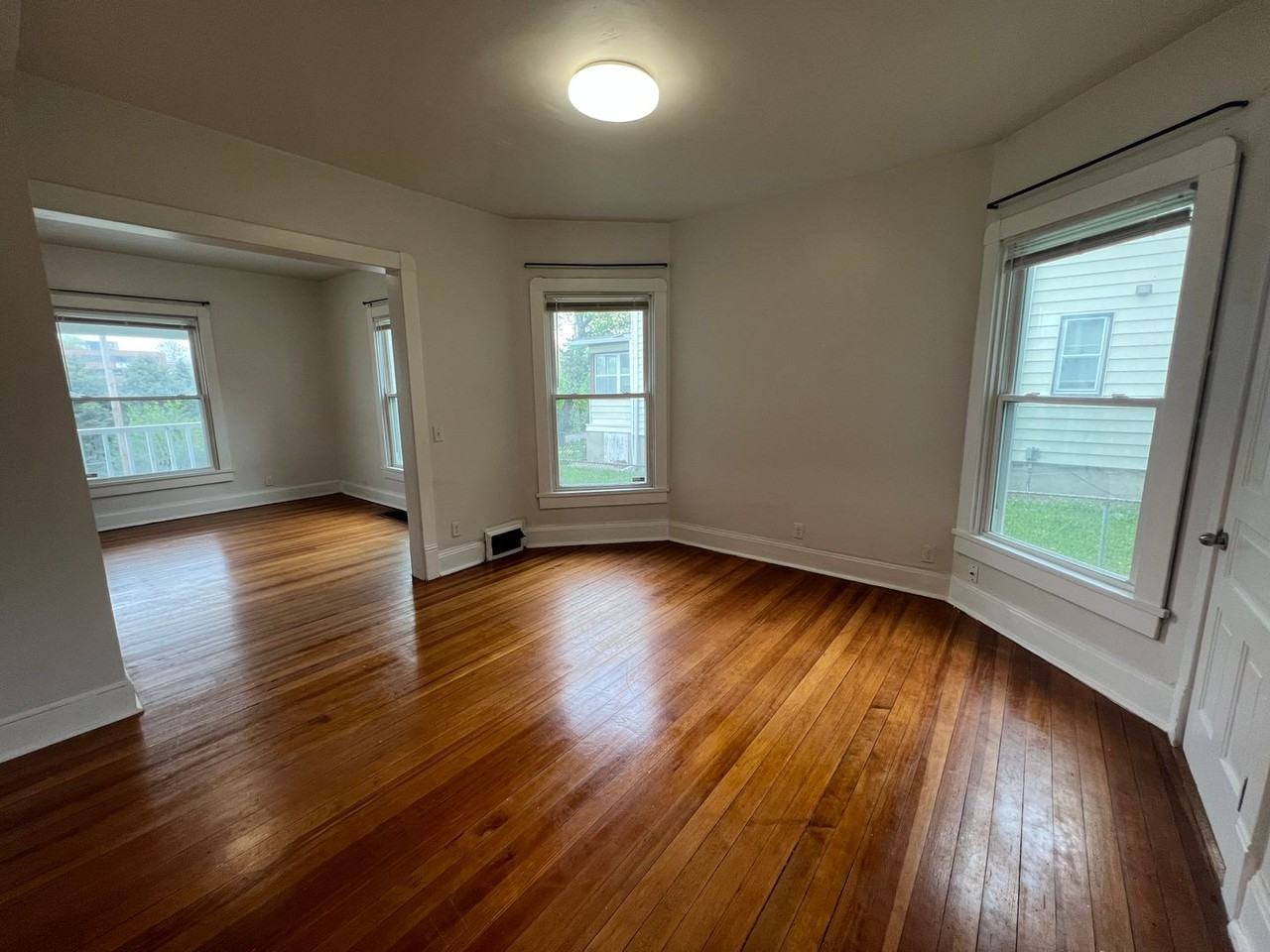 542 S 29th St - Photo 4 of 17