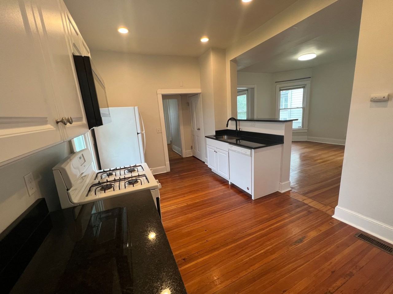 542 S 29th St - Photo 5 of 17