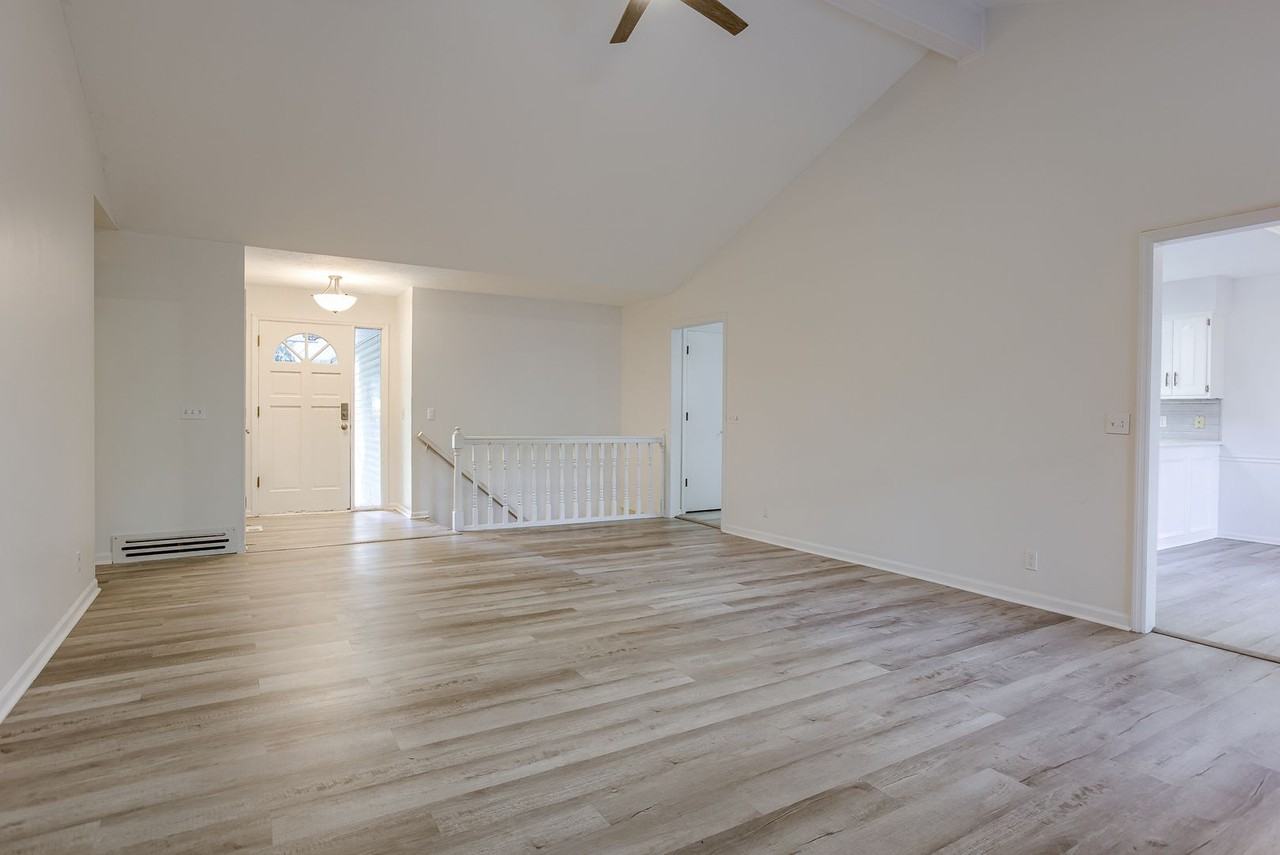 17024 Shirley St - Photo 3 of 24